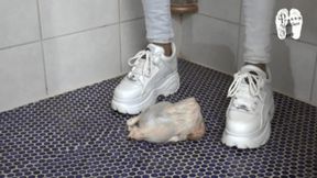 Raw Chicken under Christins Buffalos