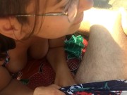 Tomando sol en la playa termino con toda su leche en mi boca a escondidas