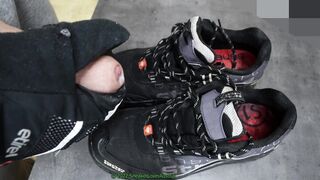 two jizz flows on engelbert strauss boots
