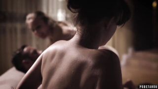 Tits besar Lena Paul dan Lena Cinta dubur fucked oleh Jay Taylor dan Danny Mountain