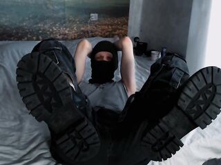 FEET DESIRE MILITARY BOOTS BELOW TAUT SKIN