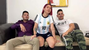 mi novio pierde la apuesta con su amigo en el partido de futbol y tuve que ser follada como puta al lado de el ntr netorare