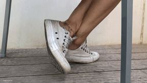 SHOEPLAY IN VERY DIRTY CONVERSE SNEAKERS - MP4 HD