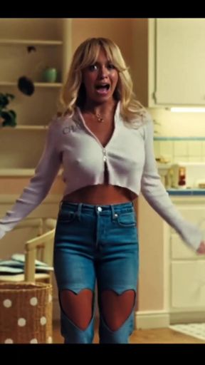 Celebrity Sydney Sweeney shows off her natural, huge, bouncing tits