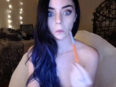Brunette amateur webcam babe pleases pussy