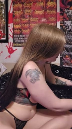 Goth girl Amateur anal play