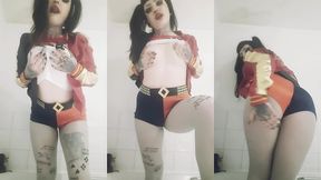 peeing in my harley quinn cosplay!