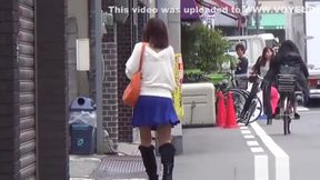 Crazy bitch in heels, peeing behind a ride, Asian style