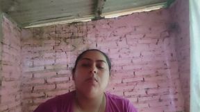 Fetiche de vapeo- humo en mi boca en baño publico