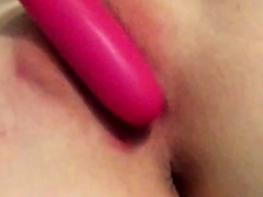 Den store danske babe leger med dildo i 10 minutter