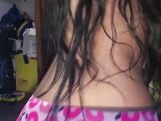 Hawt little wench suggests me cleaning services - I met her on Sxhorny.com
