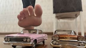 Lana Bizarre - Bad Girl Crushing Car Toys (mp4)
