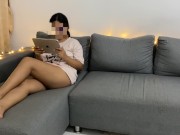 Compañera de cuarto pillada jugando Video Juegos Le Gusta Follar Mientras Juega