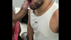SEXO ENTRE HOMENS NO BANHEIRO DO TERMINAL DE &Ocirc_NIBUS.