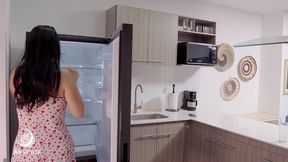 una hermosa chica de la india baila al ritmo de ¨ringa ringa¨ mientras se masturba - min galilea