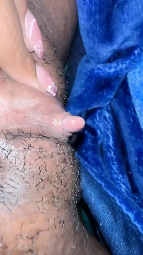 I&#039;M BACK !!!!!!! BIG CLIT CLOSE UP &amp; VIBRATOR