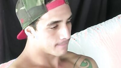 Straight dude gets his cock sucked through a glory hole