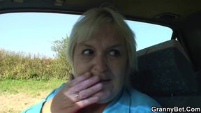 Old granny gets nailed in the car