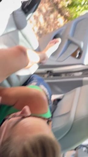 Je donne rdv à un inconnu pour le sucer dans la voiture