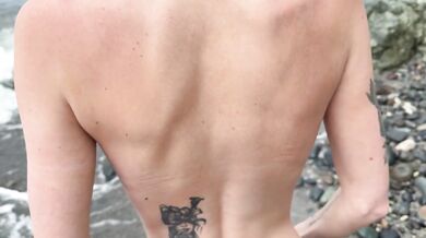 A beautiful stranger didn't refuse to walk naked, offered to fuck her on the beach | LoLitocka