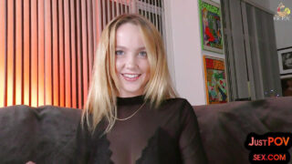 Blowjob, suging &#8211; POV anal POV-video av amatør tenåring med små pupper Nikole Nash i rumpa