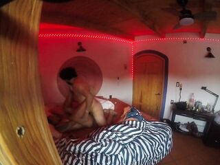 Como buena MILF, me cojen frente a la ventana y los vecinos nos vieron