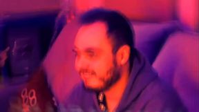 Novinho calvo falando sobre prostitutos asiaticos enquanto se irrita com mario