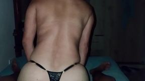 Mi prima con ganas de sexo me corro dentro de ella en su vagina apretada