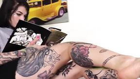 ”Barefoot Tattoed babe flexes her toes”