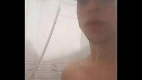 NOVINHO TOMANDO BANHO DE BON&Eacute_