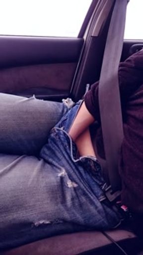 Phone clip DONT TRY THIS! Girlfriend has two orgasms while boyfriend drives