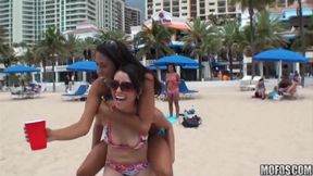 Mofos - Beach Babes on Vacation