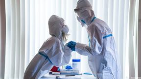 ”Lola Fae gets screwed by her man Lucky Fae pandemic style”