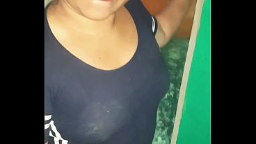 Estaba lavando ropa y justo llego mi amigo a los tiempos me viene a visitar y a darme mi rica cojida