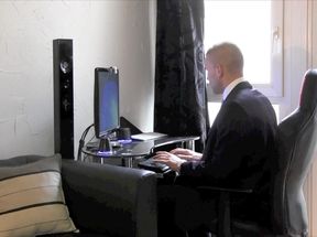 Horny man fucks his bodyguard in the ass and comes in his mouth