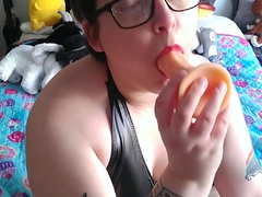 Amateur brunette double toying on webcam