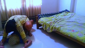 Arabian Hot Woman Fucked Hindu Maid Guy While He Was Cleaning Her Room - Cowgirl Riding on Work Guy's Big Cock