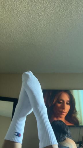 Kicking my feet watching tv 🤭