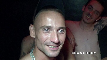 des mecs baisent sans cpote en public au sauna IDM de paris