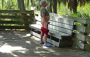Abuelo y Gordo tienen sexo al aire libre