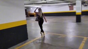 vizinho safado, ficava de tocaia na garagem esperando a maite hedone todas as noites. ate que um dia conseguiu comer a buceta dela.