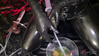 Slut-Orgasma Celeste in black latex using my new equine dildo