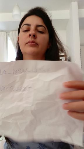 Amateur girl masturbates her tight ass solo