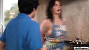 Stepson Catches His Curvy Stepmom in a Surprising Situation – What Happens Next Will Shock You!
