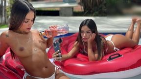 disfrutando de un dia soleado desnuda, me encanta que me vean!