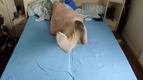 heisses nylon encasement in schwarzer feinstrumpfhose