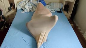 heisses nylon encasement in schwarzer feinstrumpfhose