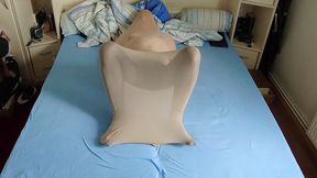 heisses nylon encasement in schwarzer feinstrumpfhose