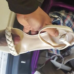 mechanic found dirty panty and heels in luggage