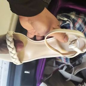 mechanic found dirty panty and heels in luggage